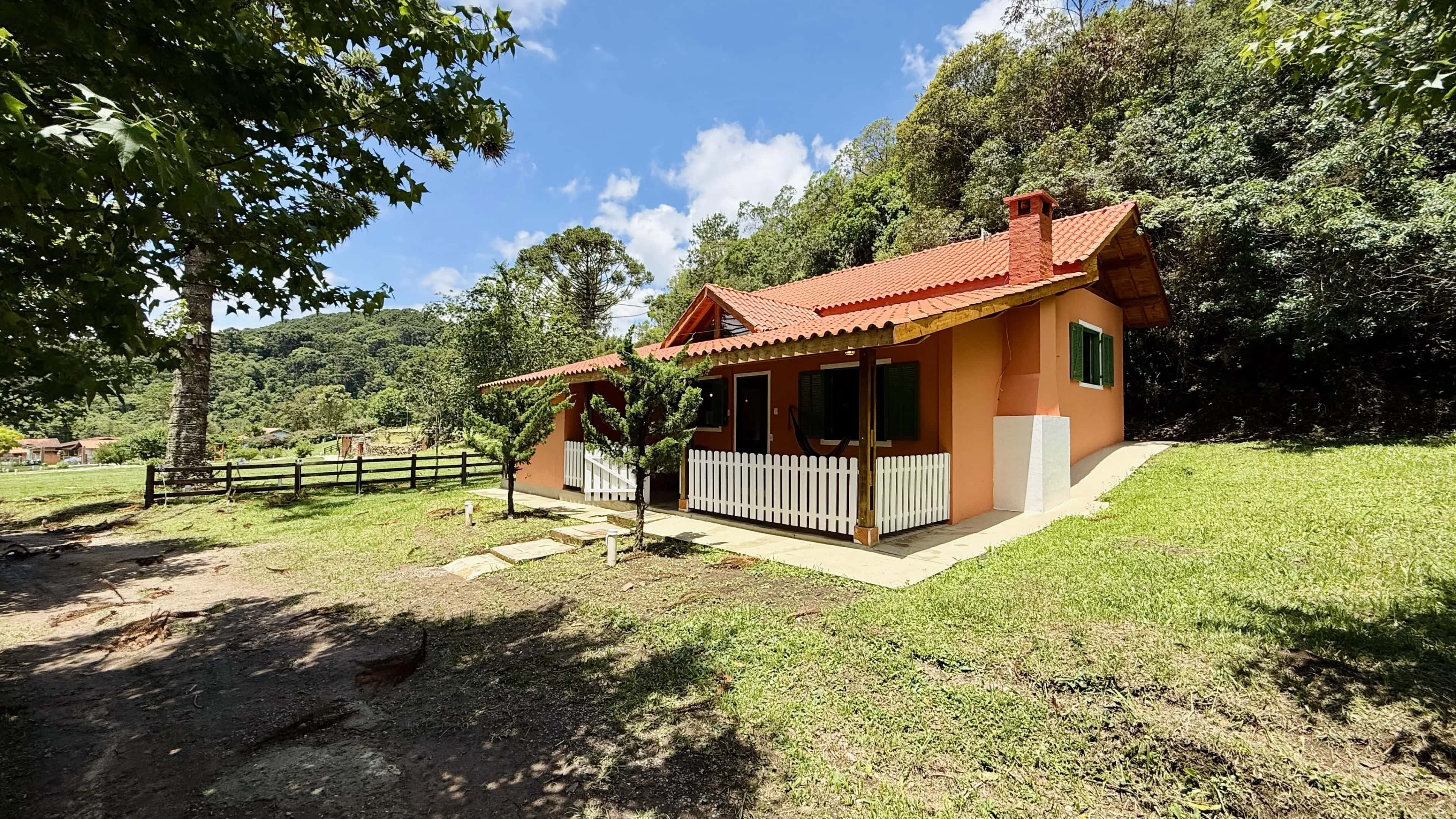 Chalé Lagos entre as araucárias