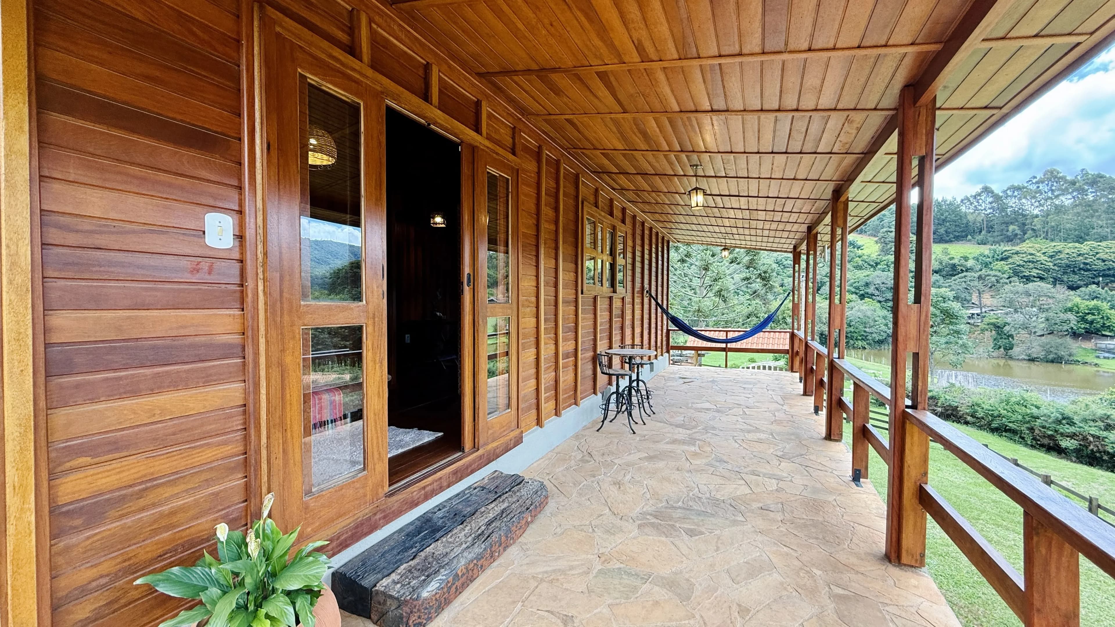 Chalé Lavandas entre as araucárias